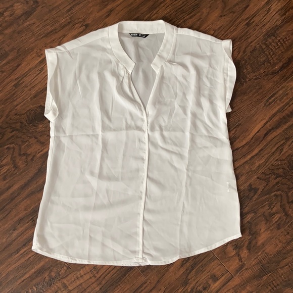 White short sleeve v neck blouse - Picture 2 of 3